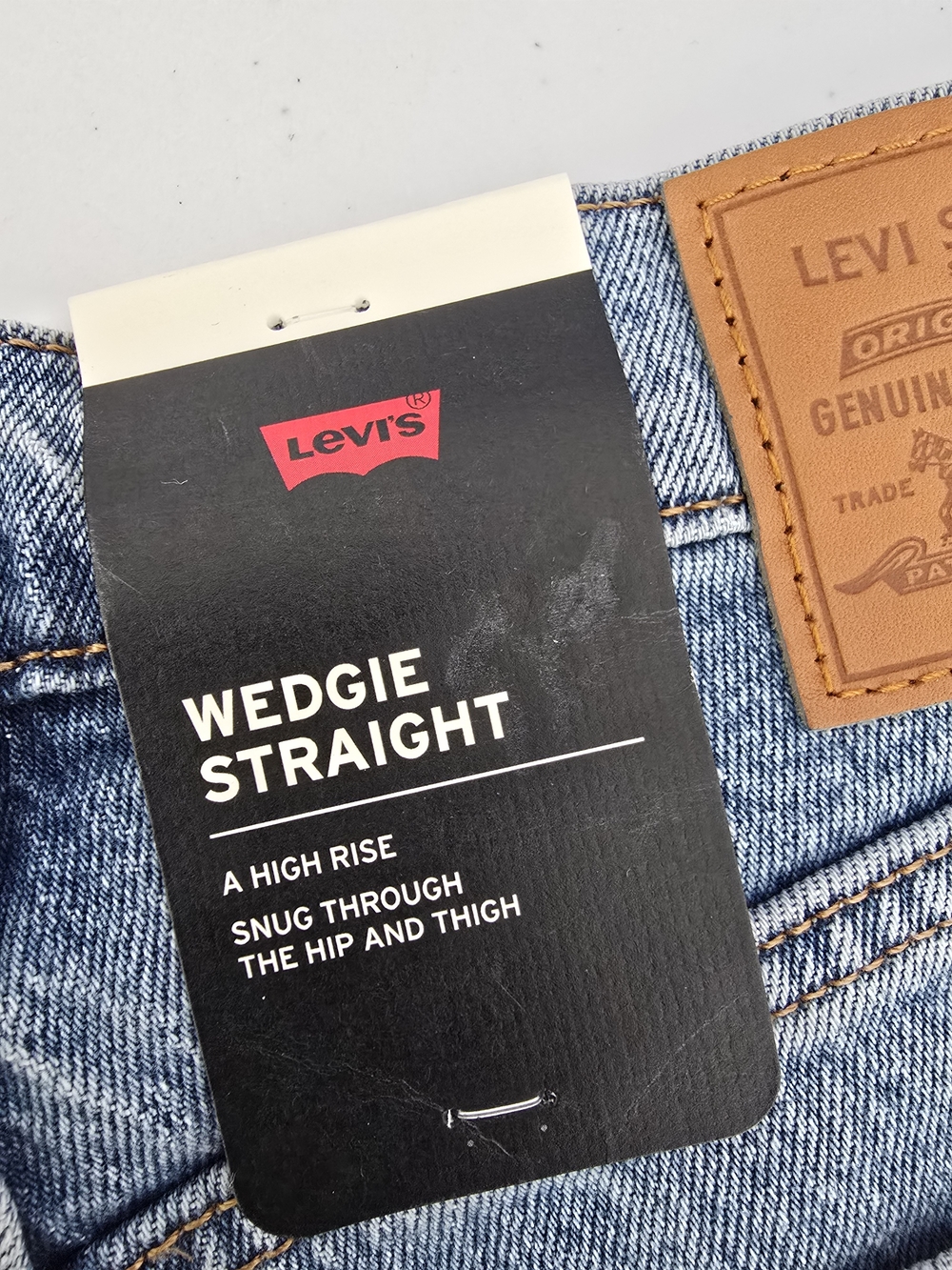 Levis Premium Wedgie Straight Jeans Women  Light Wash NWT - Picture 3 of 10